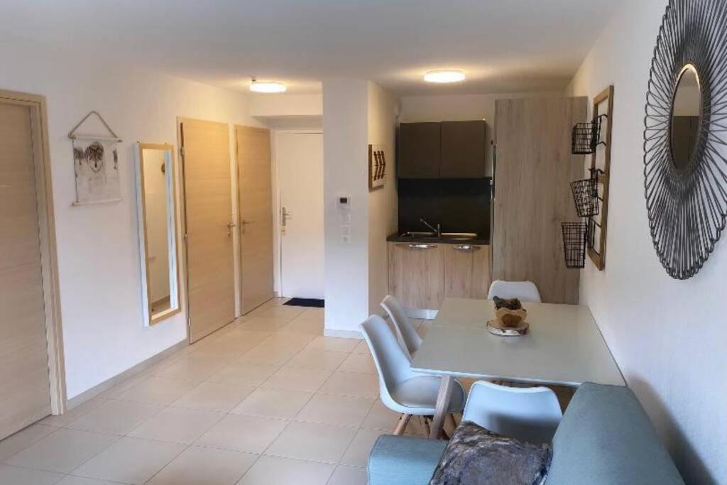 Appartement De Charme Dans Residence Avec Piscine La Joue Du Loup Saint-Étienne-en-Dévoluy Exterior foto